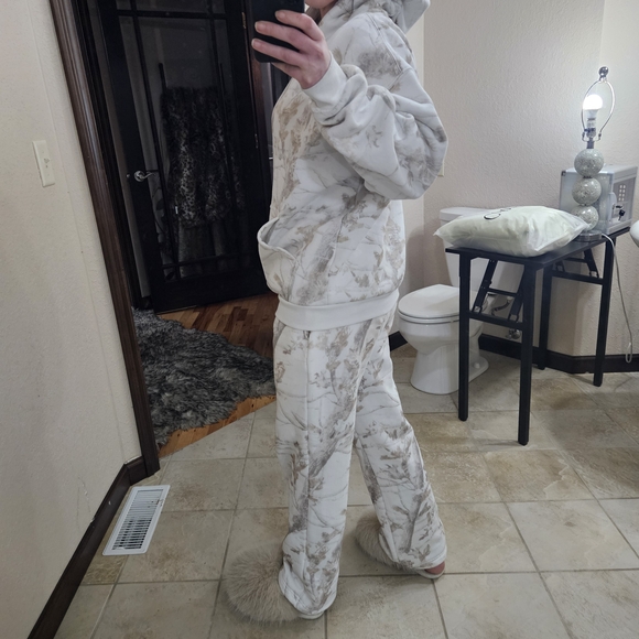 Canary Yellow Pastel Jogger Set— Comfort Collection Medium/small - Picture 10 of 11